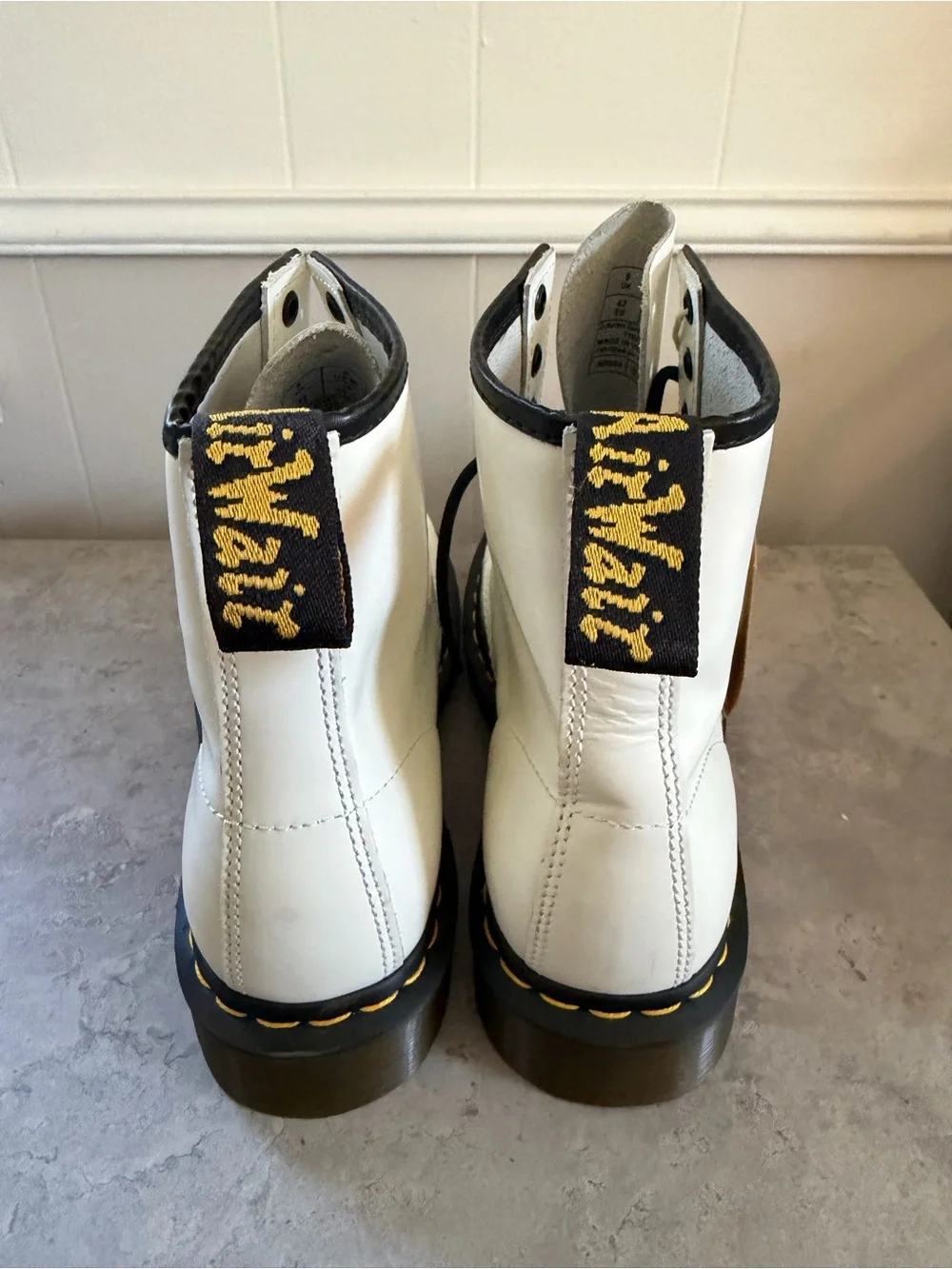Dr. Martens 1460 White Leather Lace-Up Boots with Black Laces NWT Men’s size 9